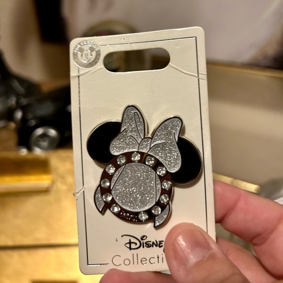 Silver Disney Cap/Pin - Picture 3 of 3